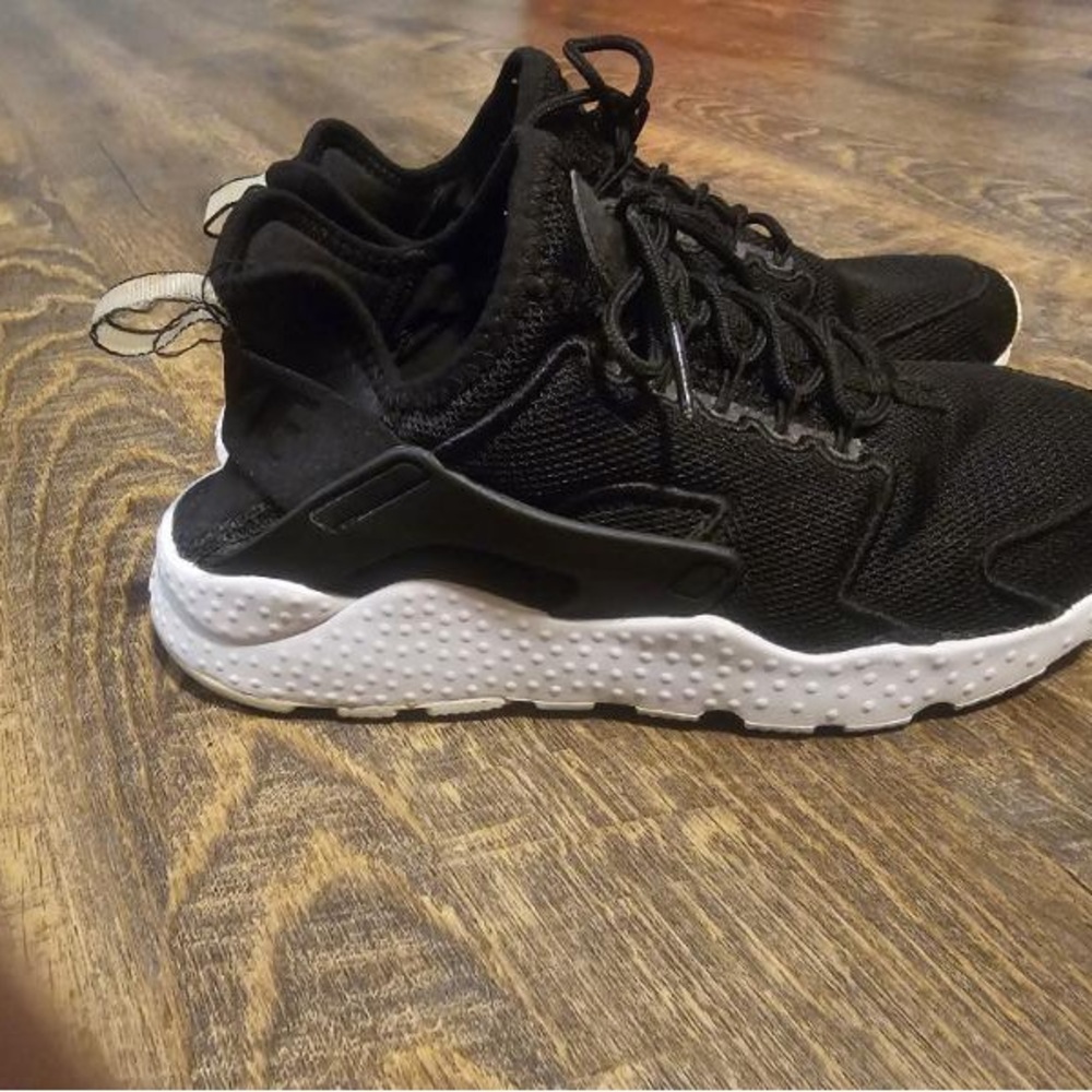 Nike Black and White Athletic Shoes